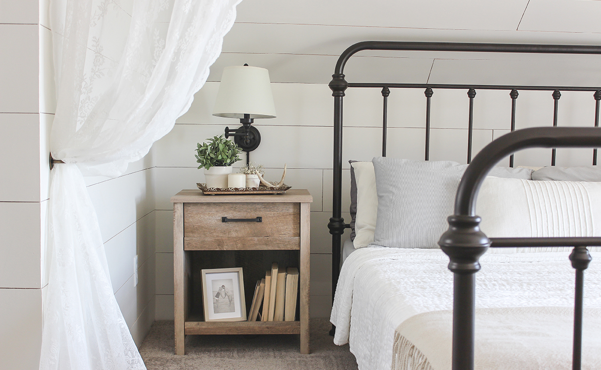 Modern farmhouse bedroom makeover with beautiful nightstand